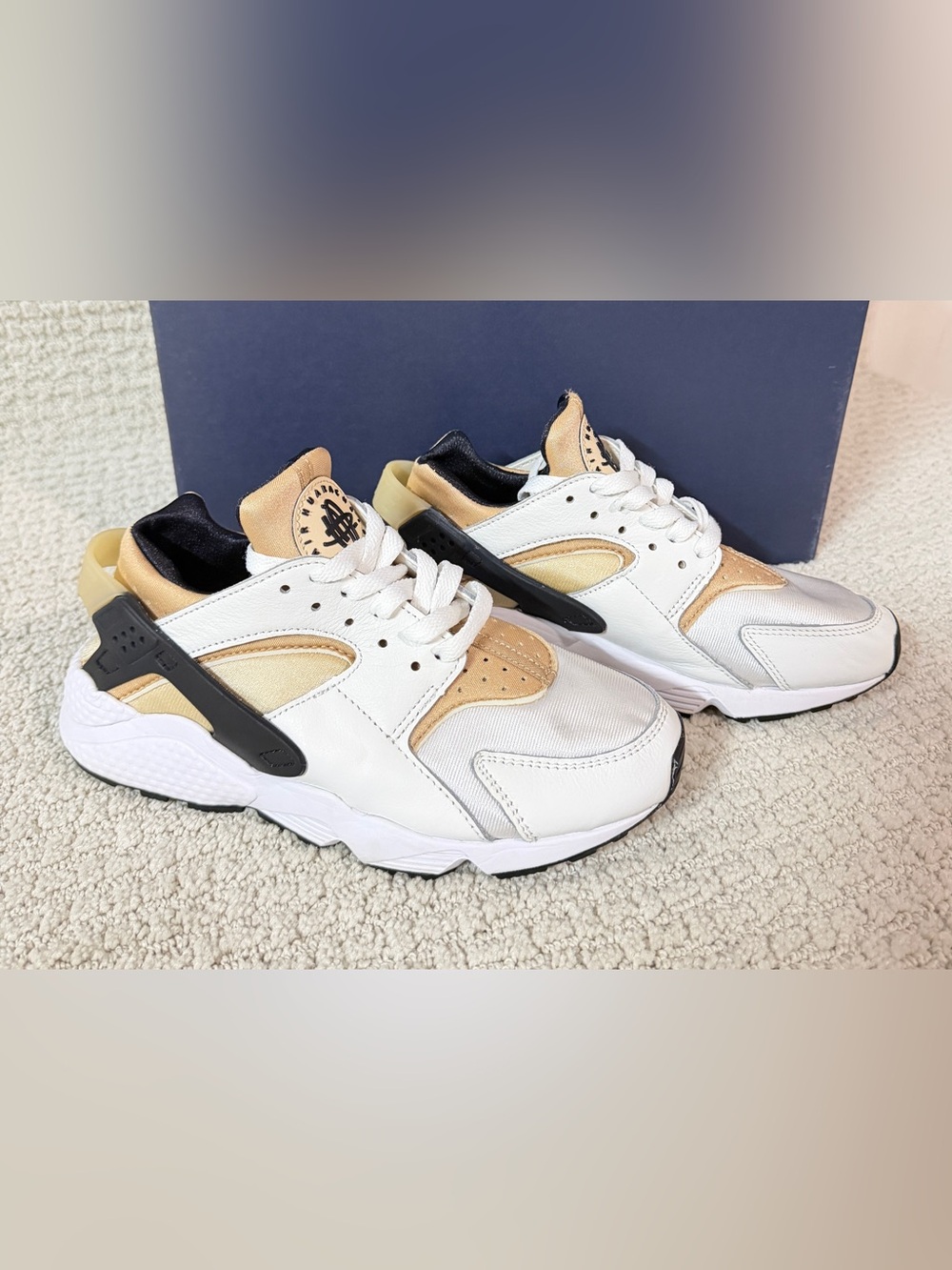Nike Air Huarache Shoes Womens Size 7 White Sandrift  sneakers